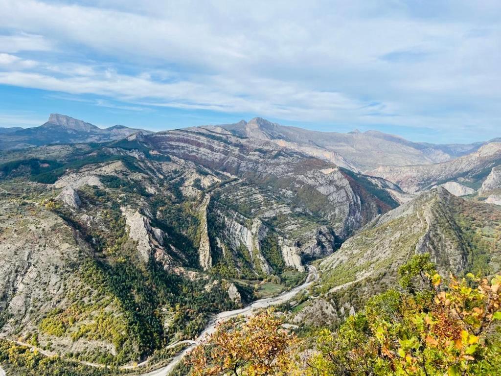 Les Glycines, Charmant Studio Au Calme Dans Batisse De Maitre Proche Du Centre Ville Parking Gratuit Digne-les-Bains Eksteriør billede