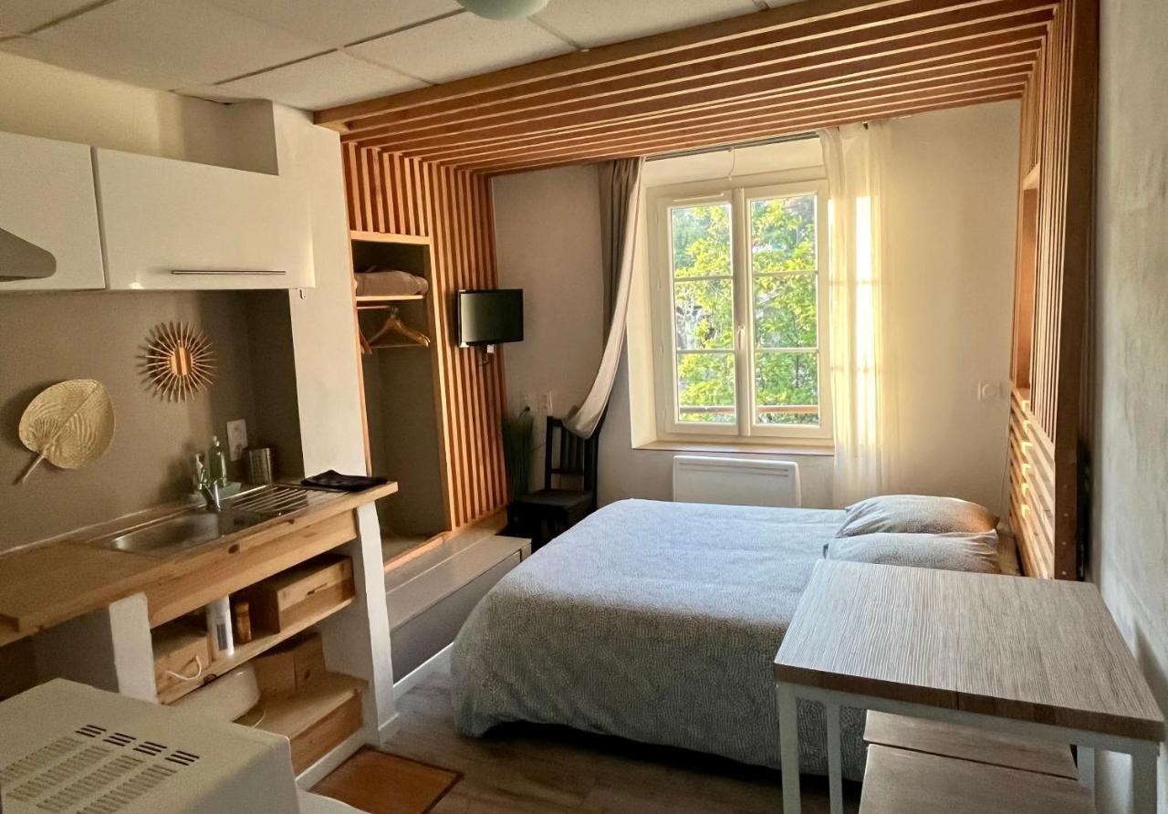 Les Glycines, Charmant Studio Au Calme Dans Batisse De Maitre Proche Du Centre Ville Parking Gratuit Digne-les-Bains Eksteriør billede